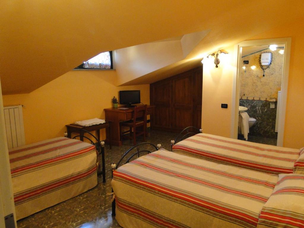 Le Lanterne Hotel Borgo San Dalmazzo Room photo